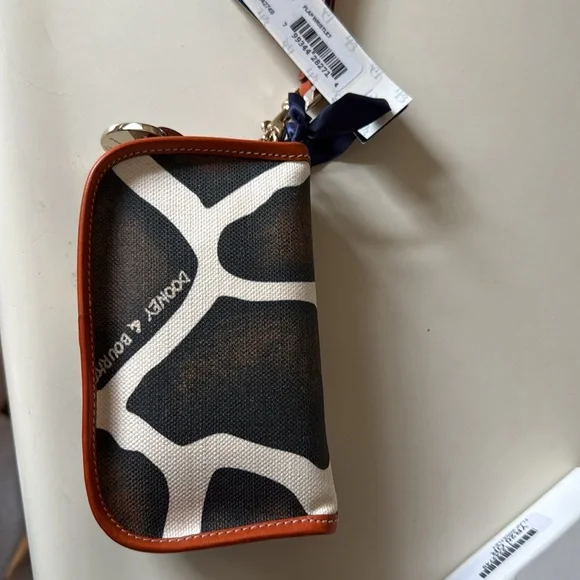 DOONEY AND BOURKE Orange Flap Wristlet NEW WITH TAGS. - Picture 8 of 12